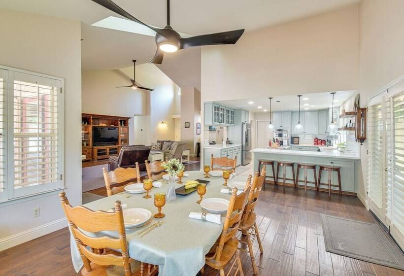 1 Mi To Applegate Park Zoo: Home W/ Fire Pit!