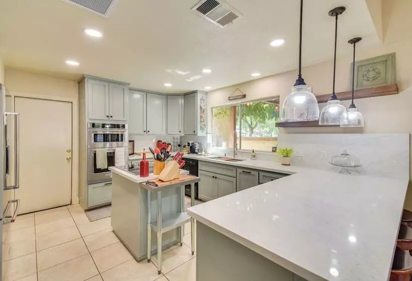 1 Mi To Applegate Park Zoo: Home W/ Fire Pit!
