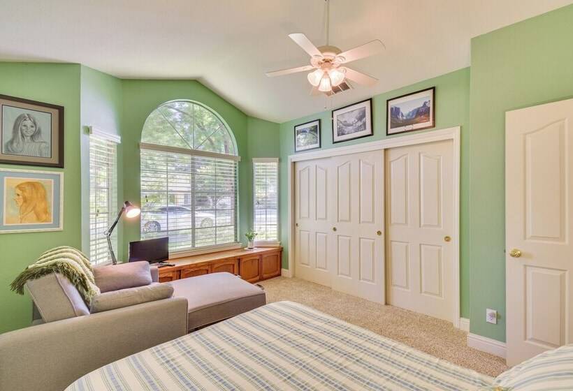 1 Mi To Applegate Park Zoo: Home W/ Fire Pit!