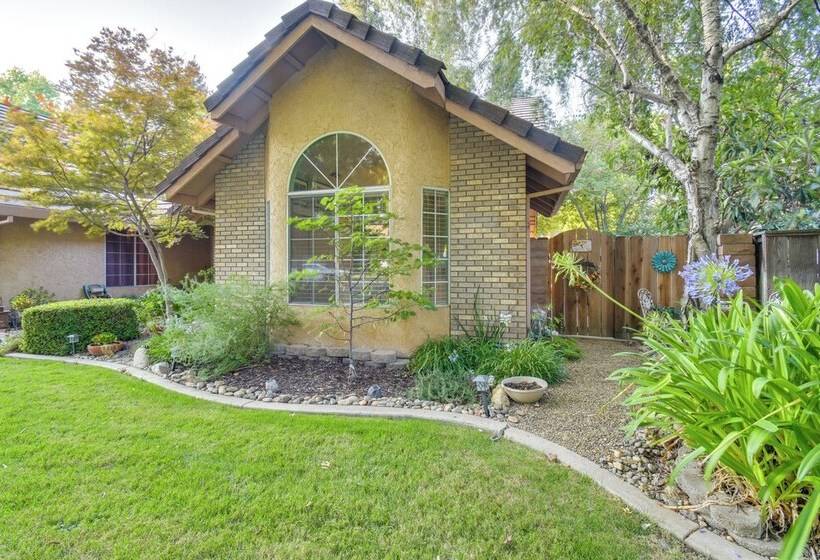 1 Mi To Applegate Park Zoo: Home W/ Fire Pit!