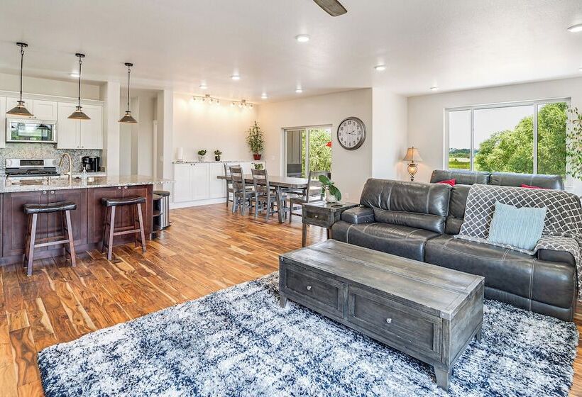 Noco Johnstown Lake Retreat W/ Shared Dock!