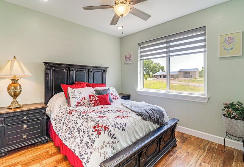 Noco Johnstown Lake Retreat W/ Shared Dock!