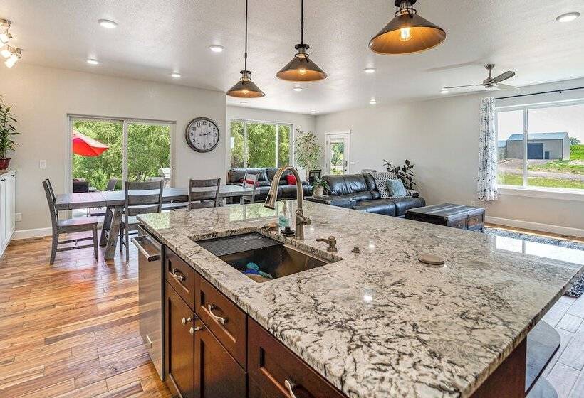 Noco Johnstown Lake Retreat W/ Shared Dock!