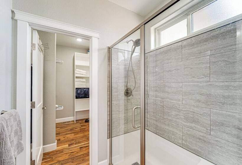 Noco Johnstown Lake Retreat W/ Shared Dock!