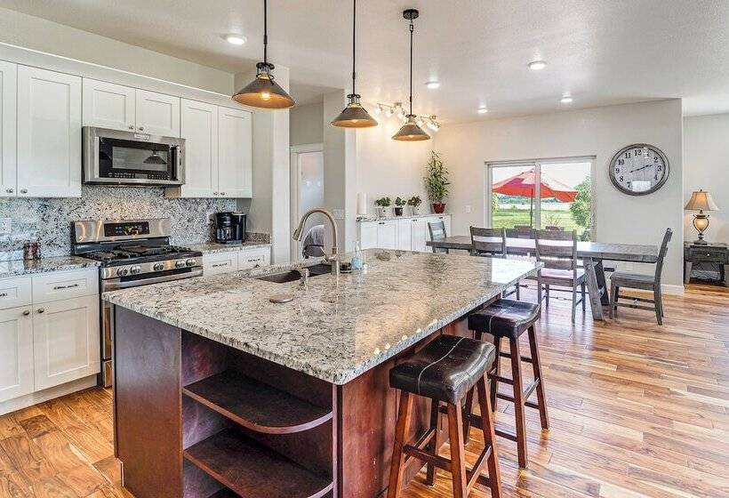 Noco Johnstown Lake Retreat W/ Shared Dock!