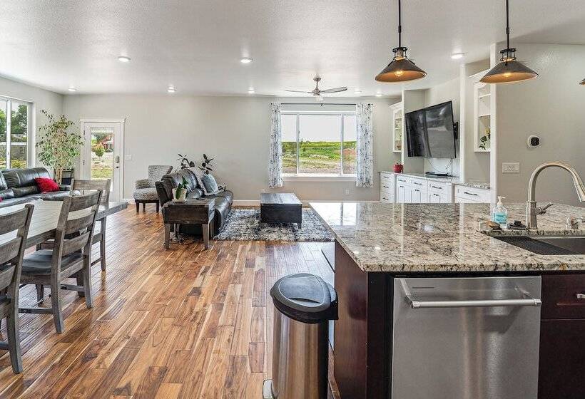 Noco Johnstown Lake Retreat W/ Shared Dock!