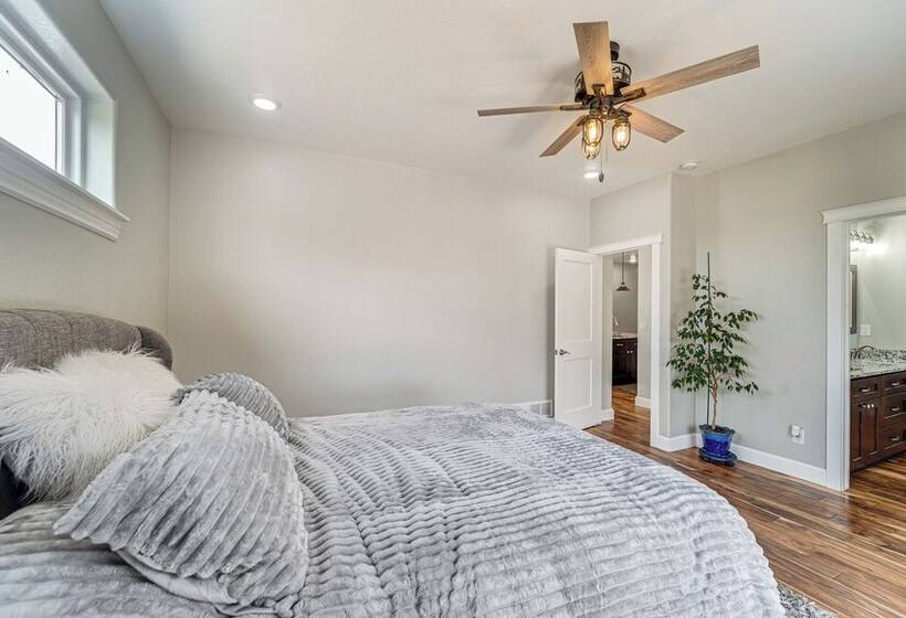 Noco Johnstown Lake Retreat W/ Shared Dock!