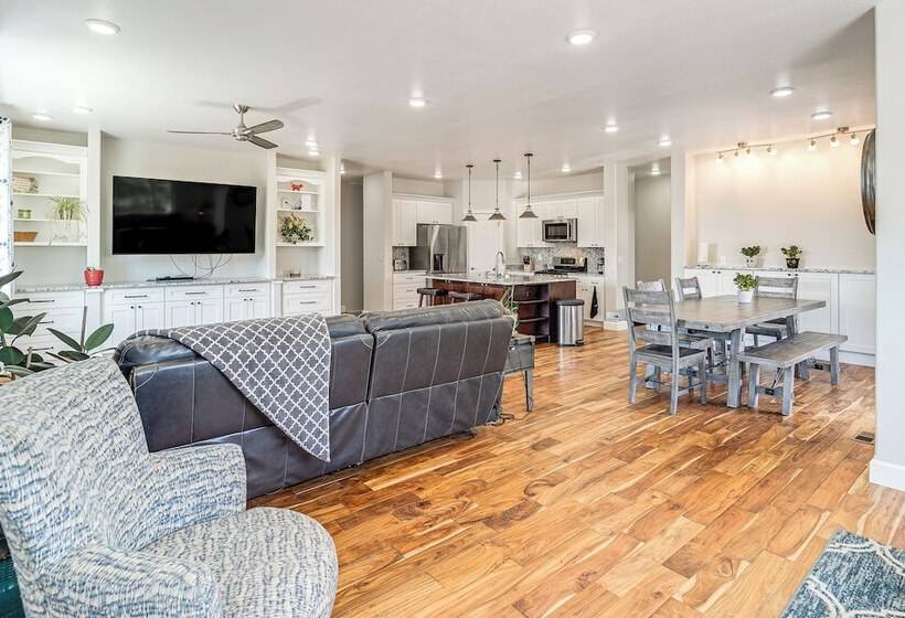 Noco Johnstown Lake Retreat W/ Shared Dock!