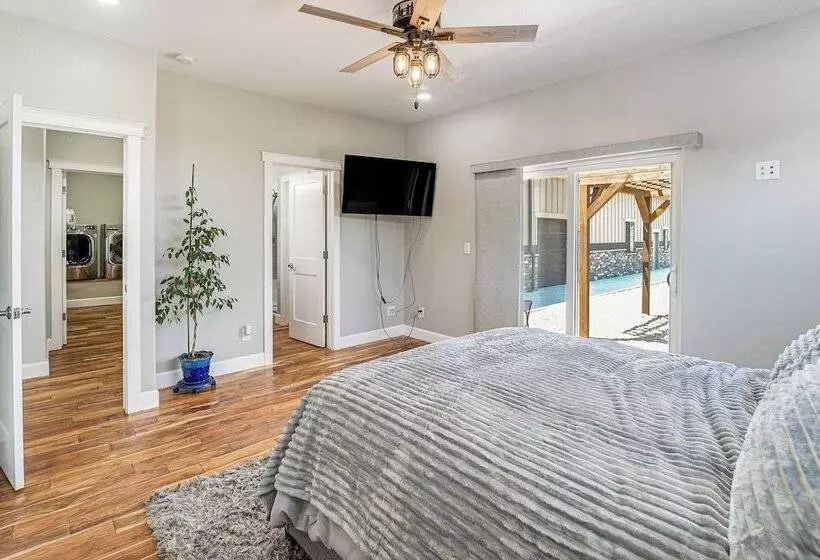 Noco Johnstown Lake Retreat W/ Shared Dock!