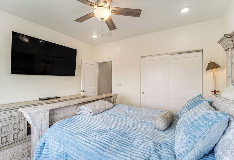 Noco Johnstown Lake Retreat W/ Shared Dock!