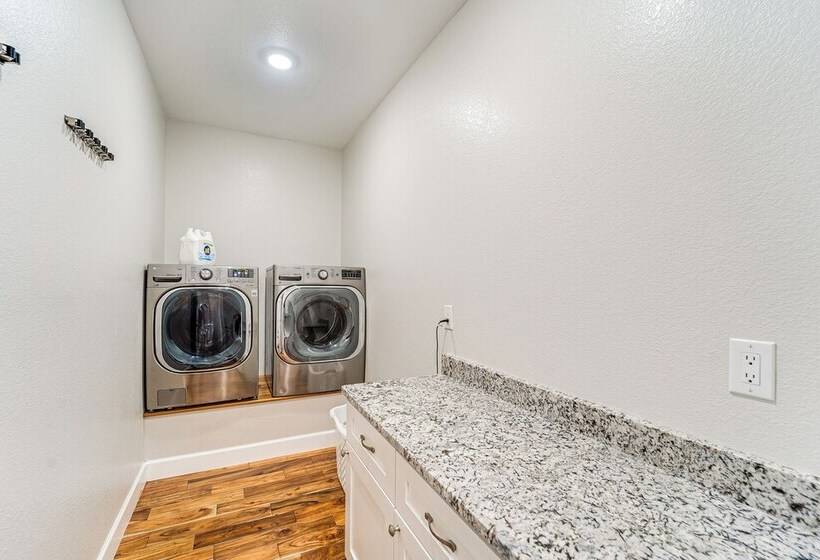 Noco Johnstown Lake Retreat W/ Shared Dock!