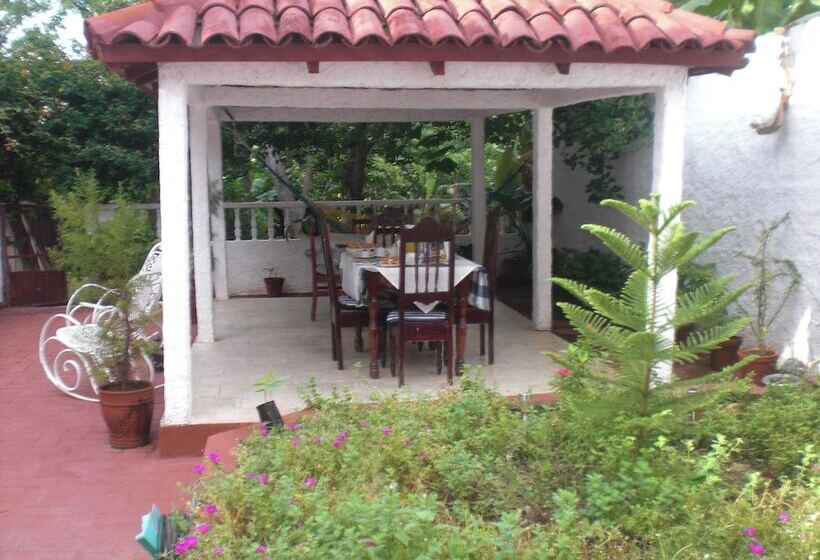 پانسیون Hostal Sol