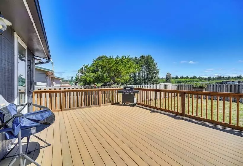 Pet Friendly Moclips Home: Walk To Mocrocks Beach!