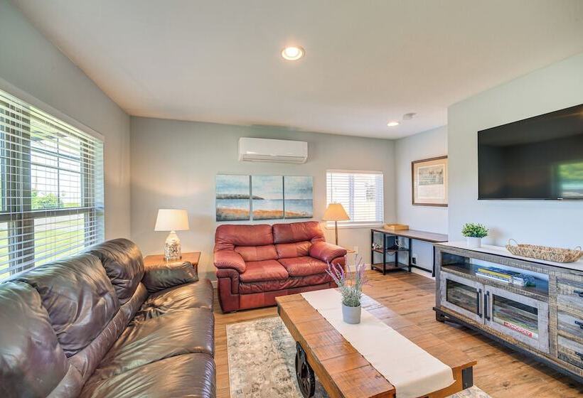 Pet Friendly Moclips Home: Walk To Mocrocks Beach!