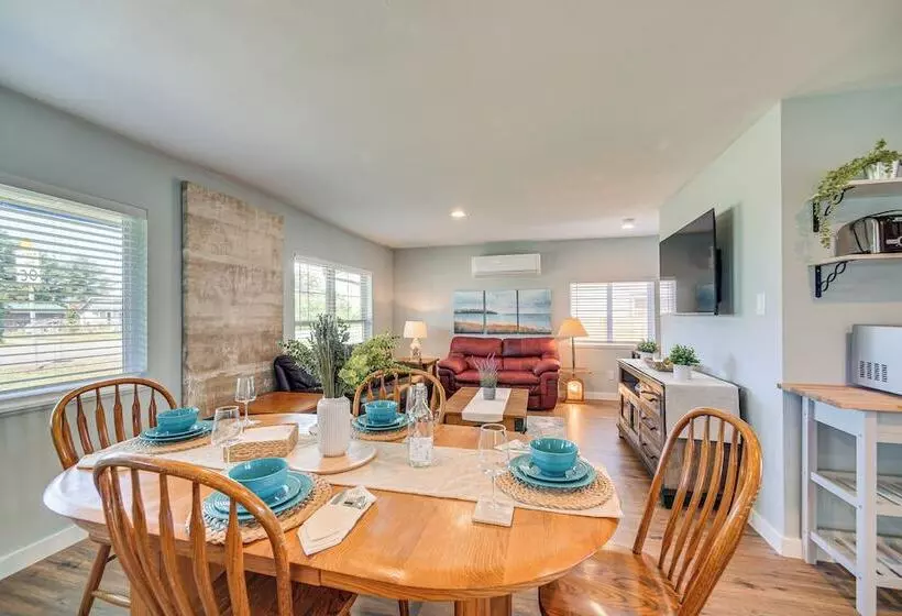 Pet Friendly Moclips Home: Walk To Mocrocks Beach!