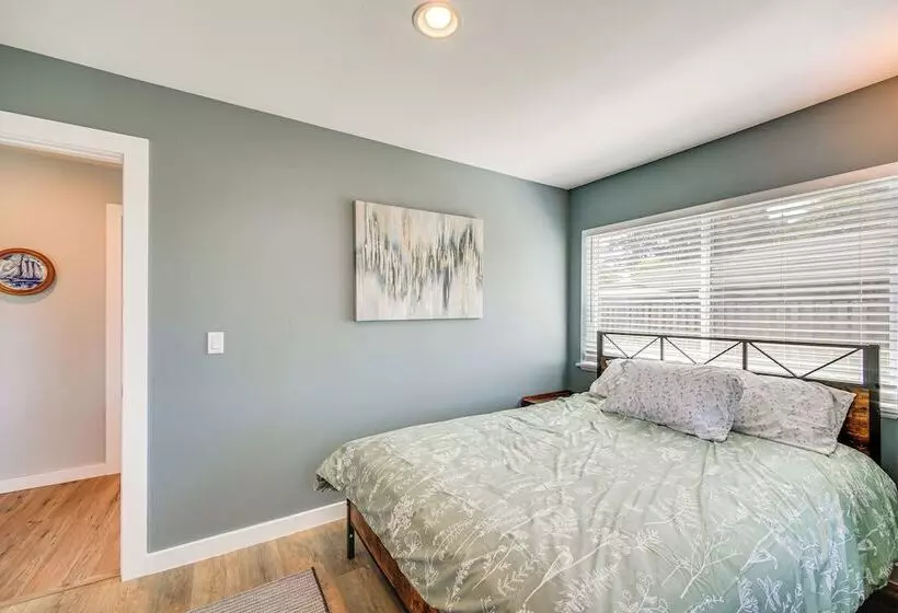 Pet Friendly Moclips Home: Walk To Mocrocks Beach!