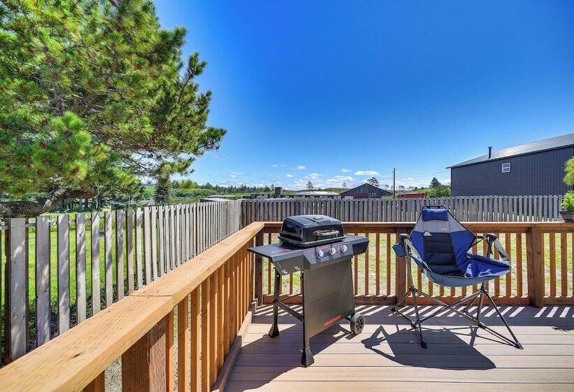 Pet Friendly Moclips Home: Walk To Mocrocks Beach!