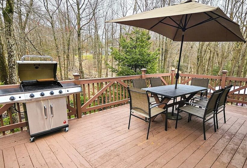 Pond Place By Avantstay Game Room, Deck, Fire Pit