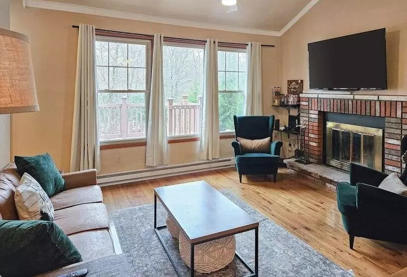 Pond Place By Avantstay Game Room, Deck, Fire Pit