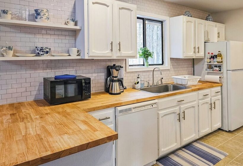 Pond Place By Avantstay Game Room, Deck, Fire Pit