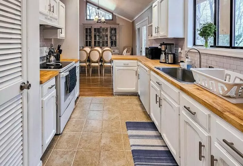 Pond Place By Avantstay Game Room, Deck, Fire Pit