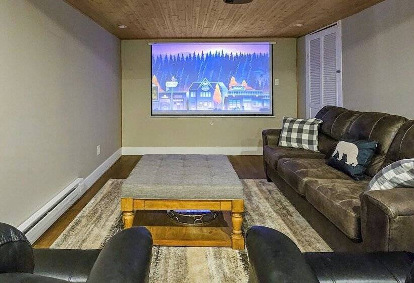 Pond Place By Avantstay Game Room, Deck, Fire Pit