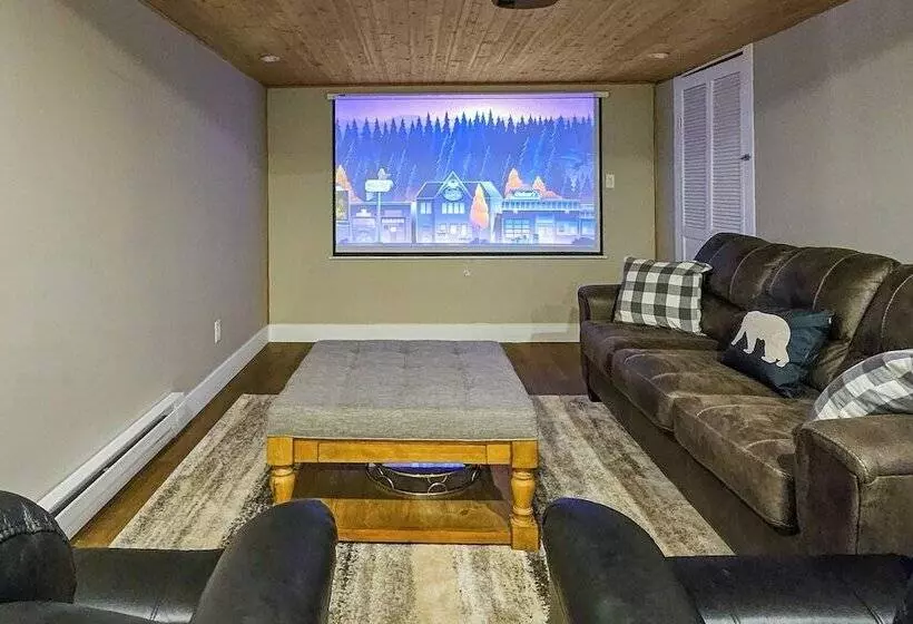 Pond Place By Avantstay Game Room, Deck, Fire Pit