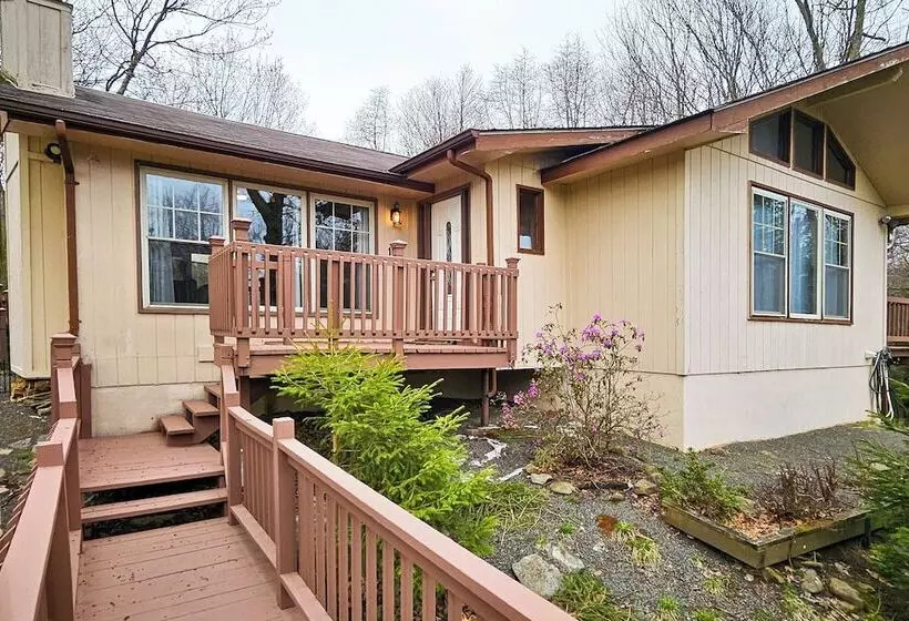 Pond Place By Avantstay Game Room, Deck, Fire Pit