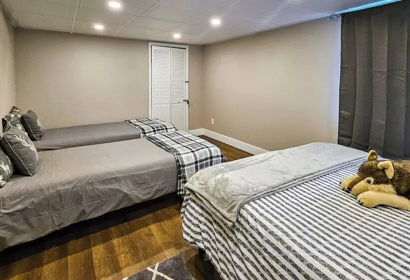 Pond Place By Avantstay Game Room, Deck, Fire Pit