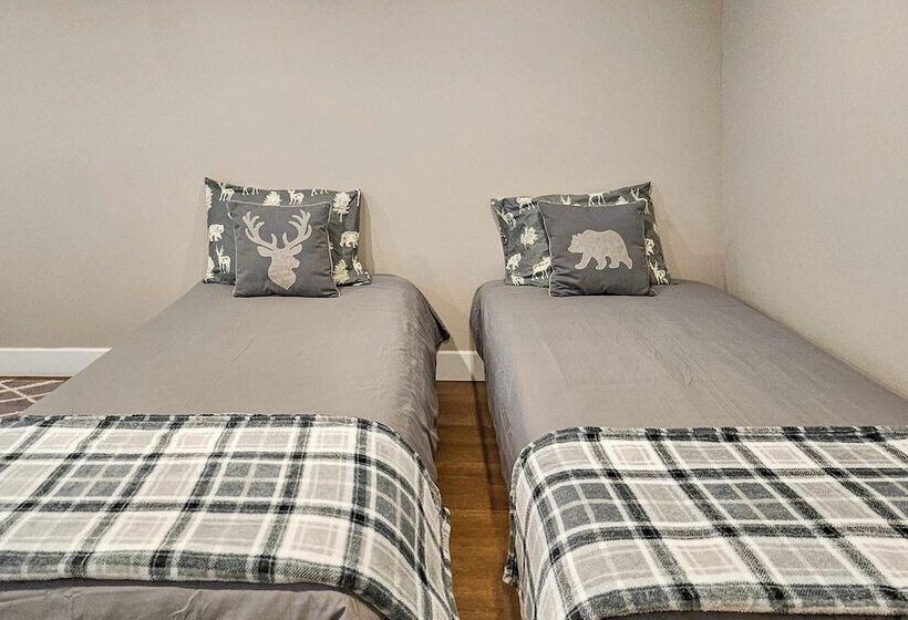 Pond Place By Avantstay Game Room, Deck, Fire Pit