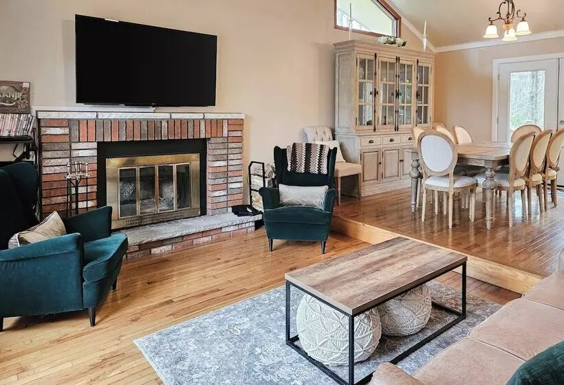 Pond Place By Avantstay Game Room, Deck, Fire Pit