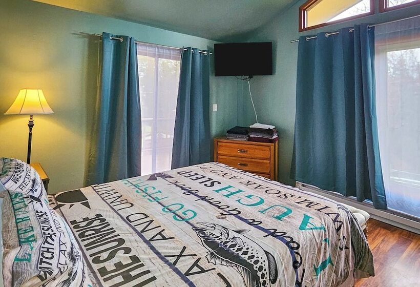 Pond Place By Avantstay Game Room, Deck, Fire Pit