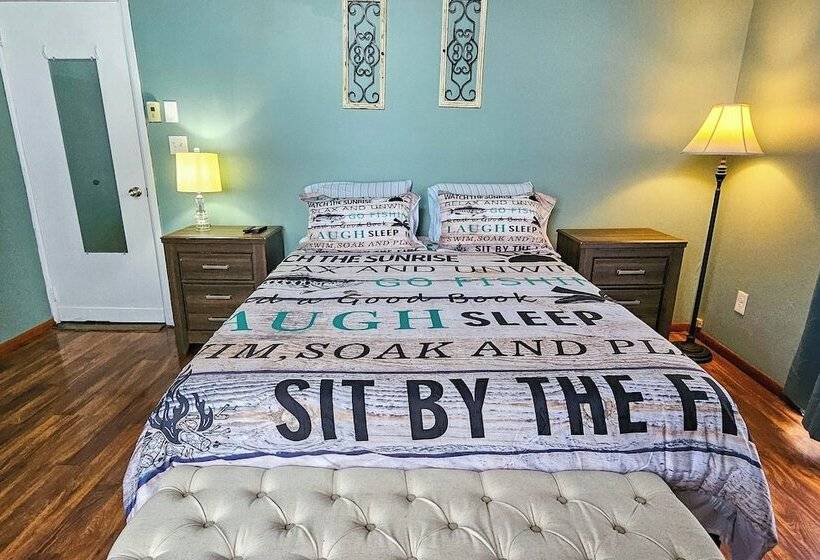 Pond Place By Avantstay Game Room, Deck, Fire Pit