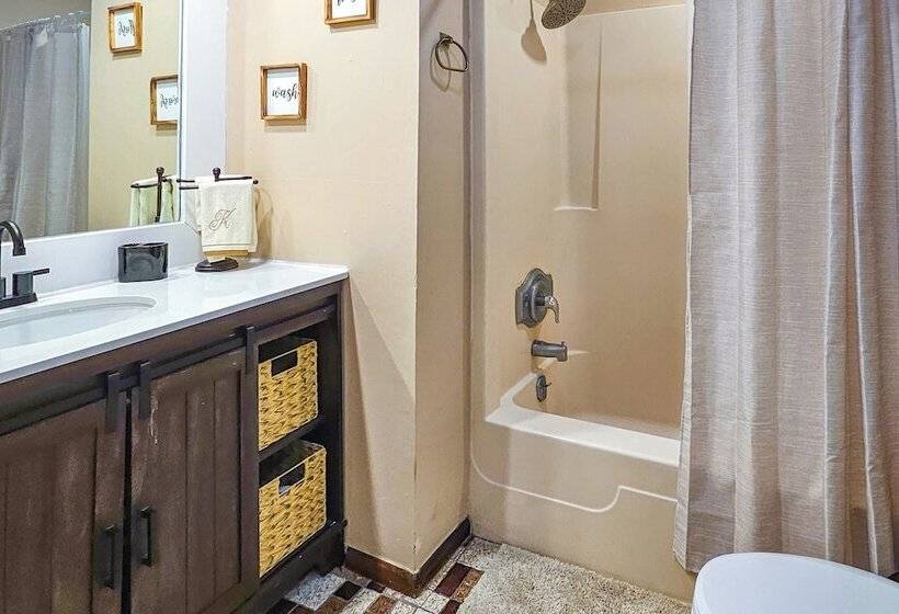 Pond Place By Avantstay Game Room, Deck, Fire Pit