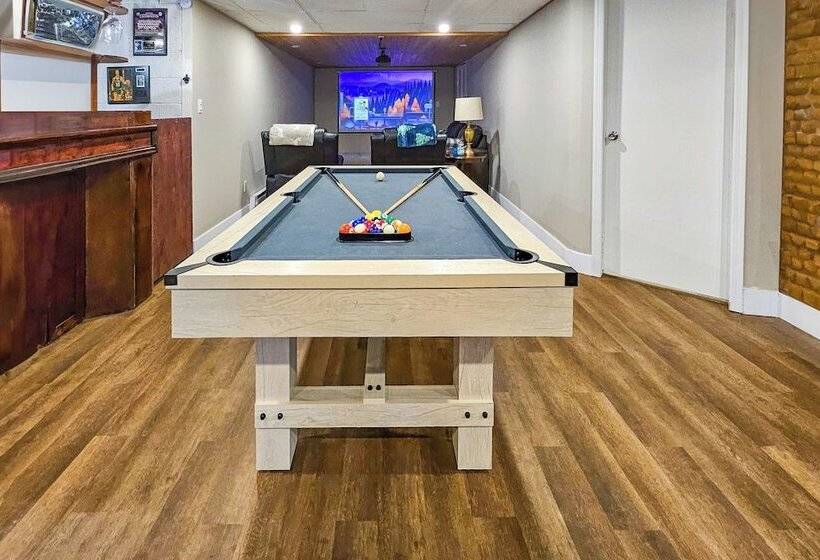 Pond Place By Avantstay Game Room, Deck, Fire Pit