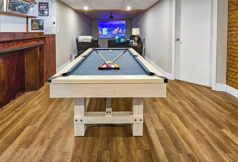 Pond Place By Avantstay Game Room, Deck, Fire Pit