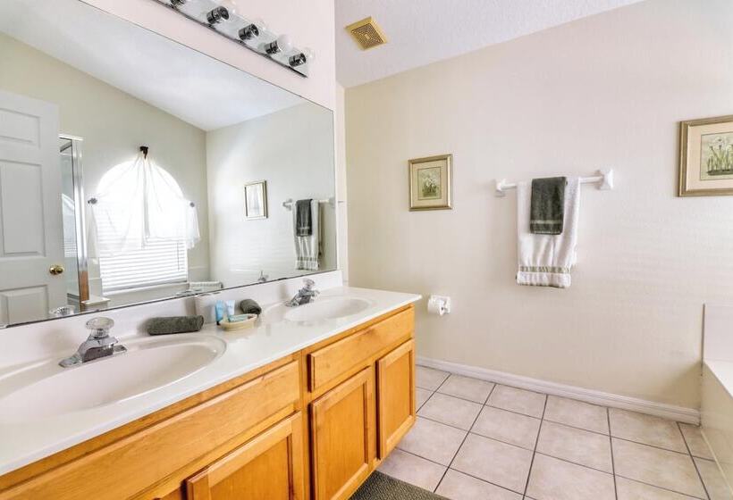 Pool Pleasure At Highlands Reserve