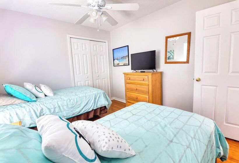 Pool Pleasure At Highlands Reserve