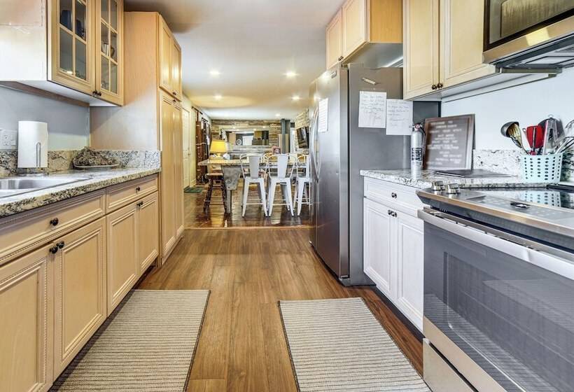 Rustic & Secluded Nevada Home: On Site Dog Park!