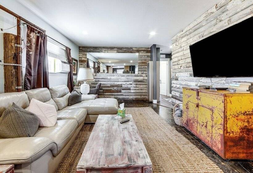 Rustic & Secluded Nevada Home: On Site Dog Park!