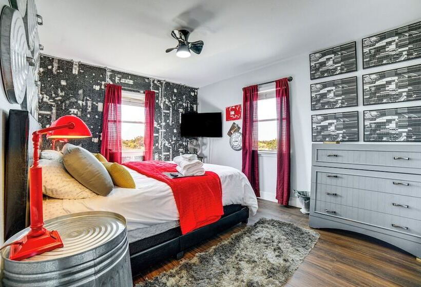 Rustic & Secluded Nevada Home: On Site Dog Park!