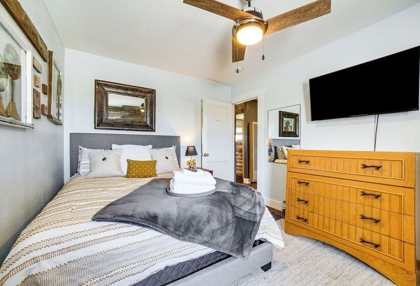 Rustic & Secluded Nevada Home: On Site Dog Park!