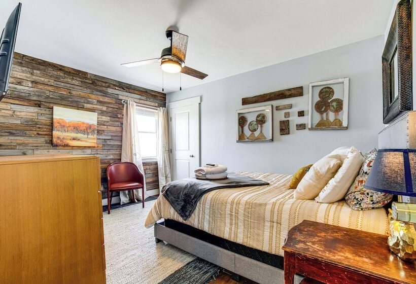 Rustic & Secluded Nevada Home: On Site Dog Park!