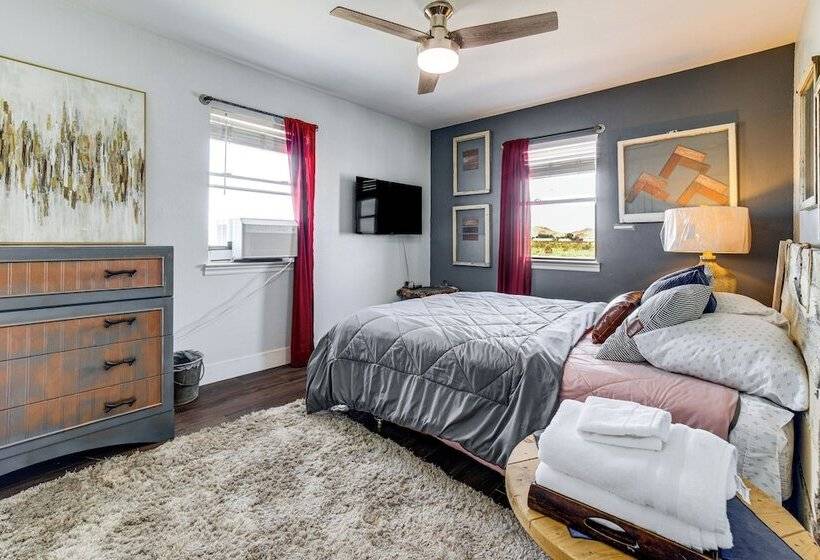 Rustic & Secluded Nevada Home: On Site Dog Park!