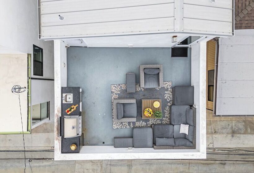 Seaside Style By Avantstay Rooftop + Walk To Beach Chic Design