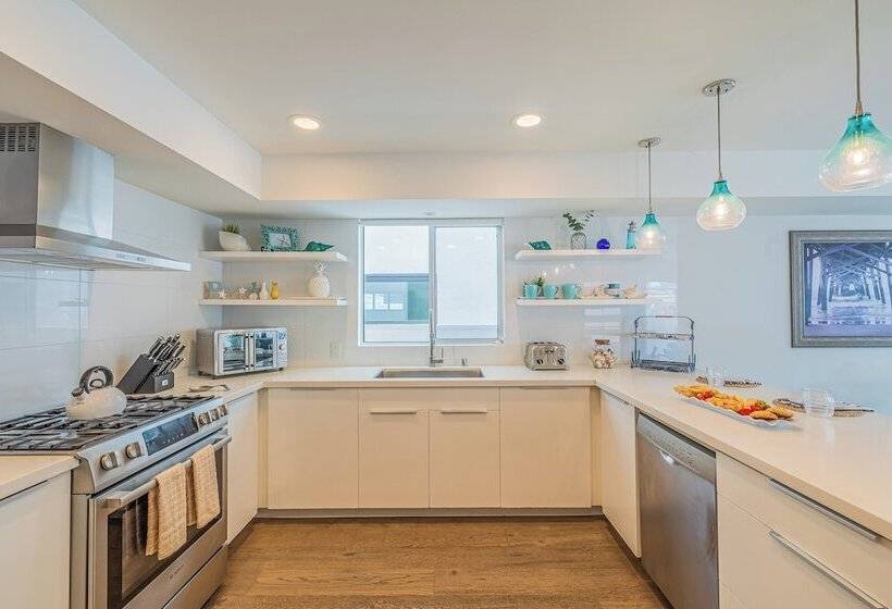 Seaside Style By Avantstay Rooftop + Walk To Beach Chic Design