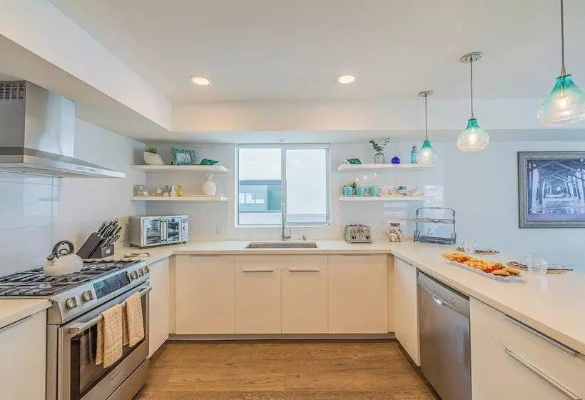 Seaside Style By Avantstay Rooftop + Walk To Beach Chic Design