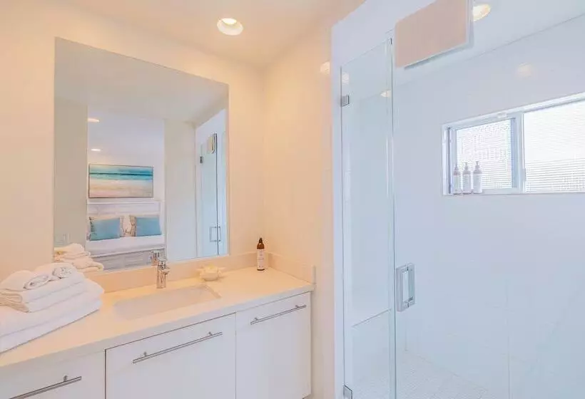 Seaside Style By Avantstay Rooftop + Walk To Beach Chic Design