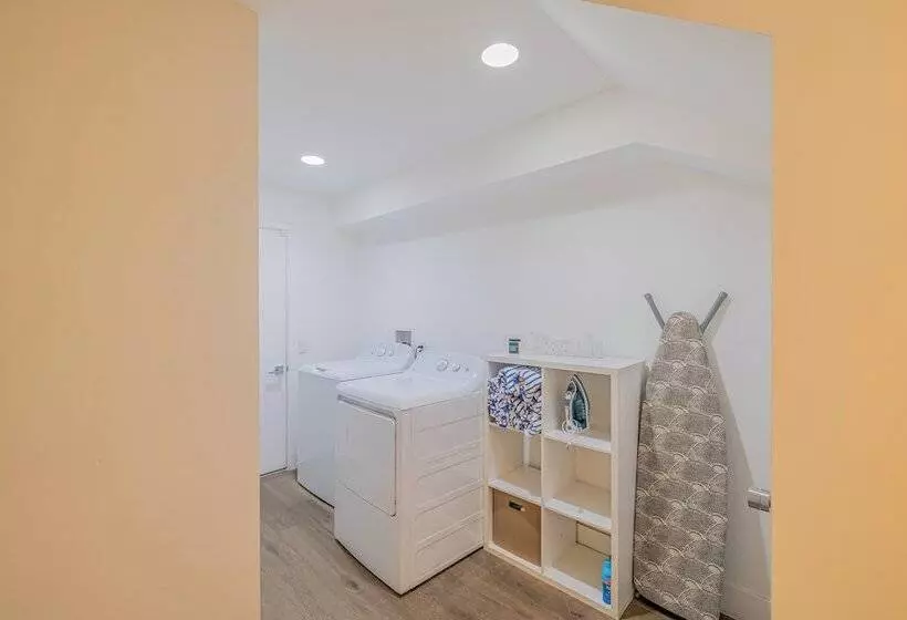 Seaside Style By Avantstay Rooftop + Walk To Beach Chic Design