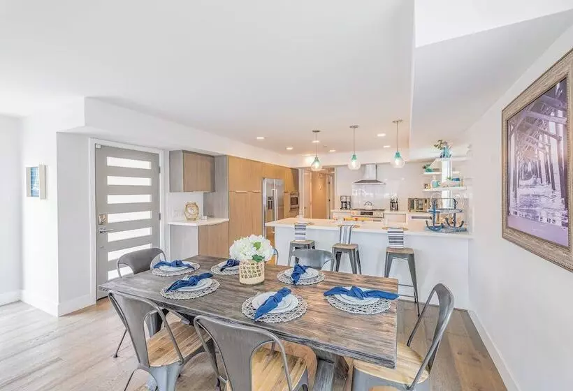 Seaside Style By Avantstay Rooftop + Walk To Beach Chic Design